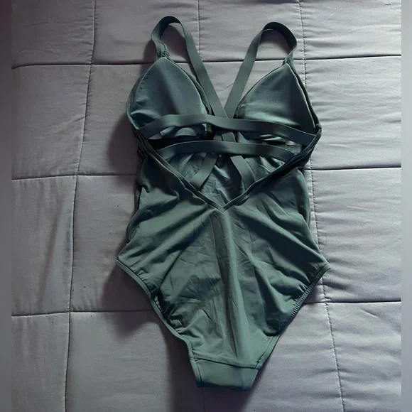 Seafolly Active Deep V Maillot One Piece SwimsuitWomen's SwimwearNWOT